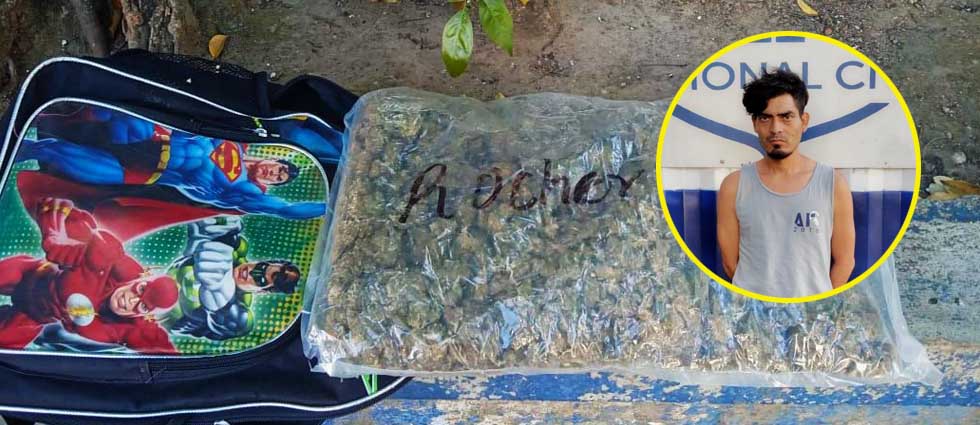 Detienen a sujeto que transportaba un paquete de marihuana en una mochila infantil