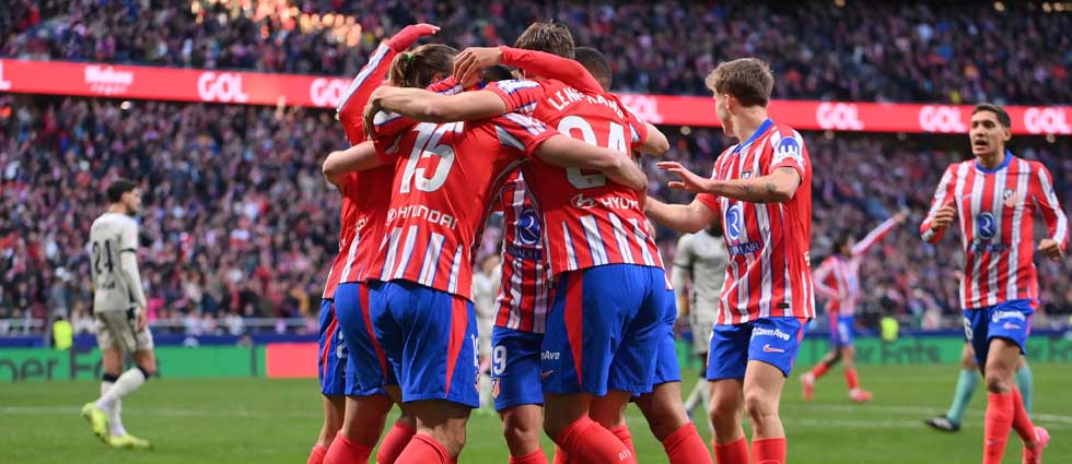 El Atlético gana su partido aplazado y el Barcelona se queda a 6 puntos y a 5 del Madrid