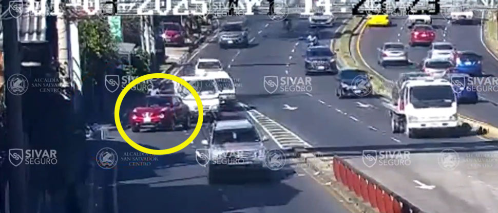 Captan a automovilista que embiste a automovilista por hacer maniobra imprudente