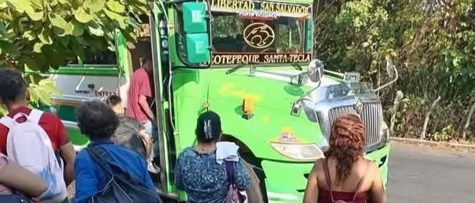 Una persona resulta lesionada en explosión de extintor en bus de la ruta 107