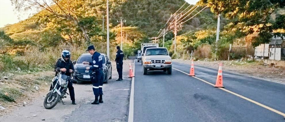 Continúan controles vehiculares a nivel nacional para verificar cumplimiento de normativa de tránsito  