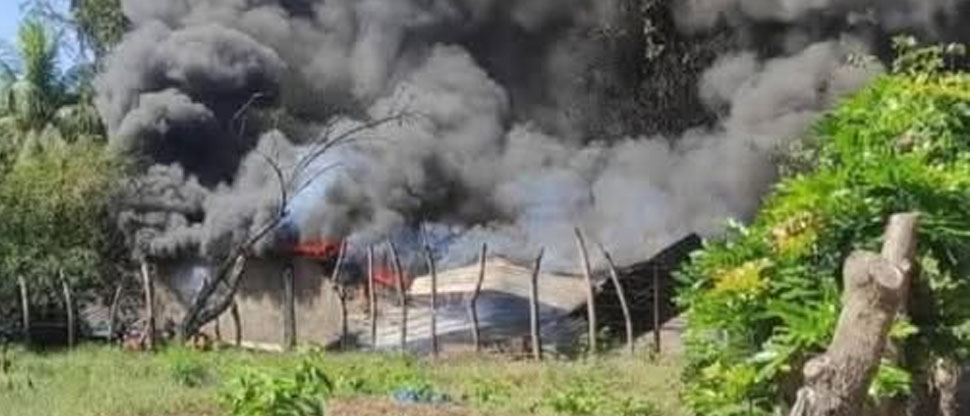 Incendio reduce a cenizas vivienda en las afueras de San Rafael Oriente, San Miguel