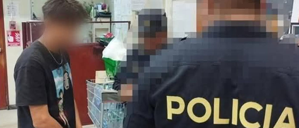 Capturan a joven que pretendía llevarse sin pagar dos cajas de preservativos