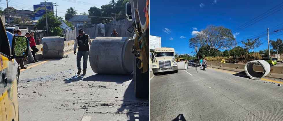 Tubos de concreto salen volando sobre la carretera al Puerto de La Libertad