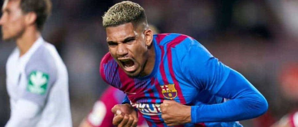 Ronald Araujo renueva contrato con el F.C. Barcelona hasta el 2031