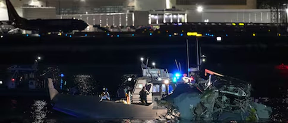 Más de 60 muertos deja choque entre avión comercial y helicóptero en Washington D.C.