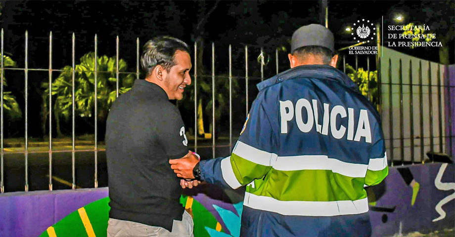 Detienen a sujeto que intentó evadir un control antidoping en Santa Tecla