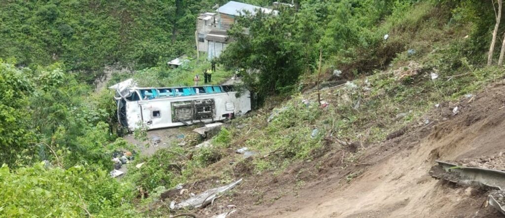 Accidente de autobús deja 14 fallecidos y 28 lesionados en el sur de Colombia