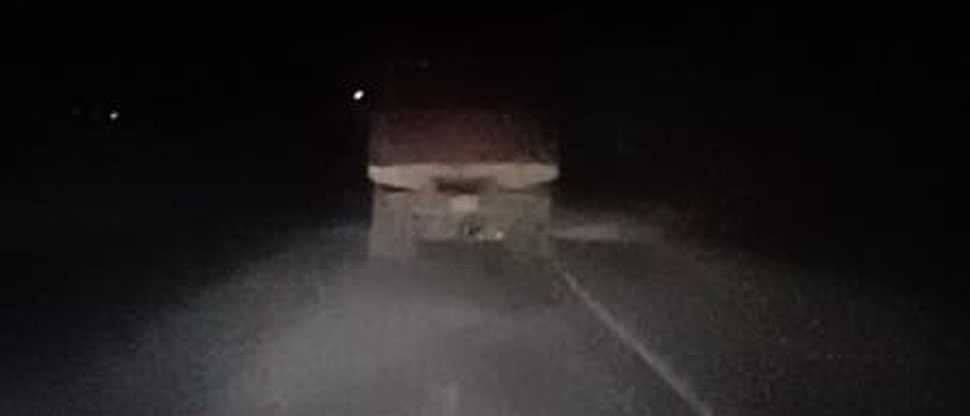 “Irresponsable”, dicen a camionero que pudo ocasionar accidente por carecer de luces