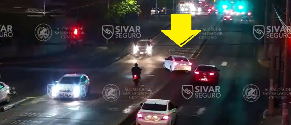 Conductor provoca accidente al hacer giro indebido en alameda Juan Pablo II