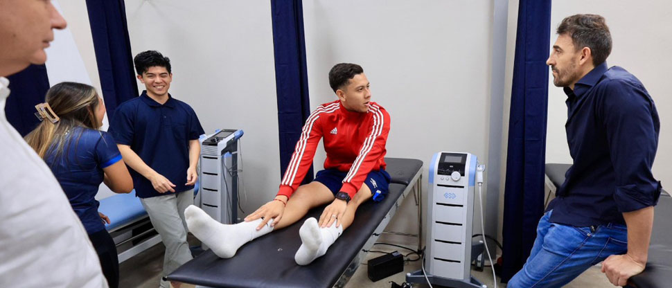David Dóniga visita a Gerson López para ver su recuperación de la lesión