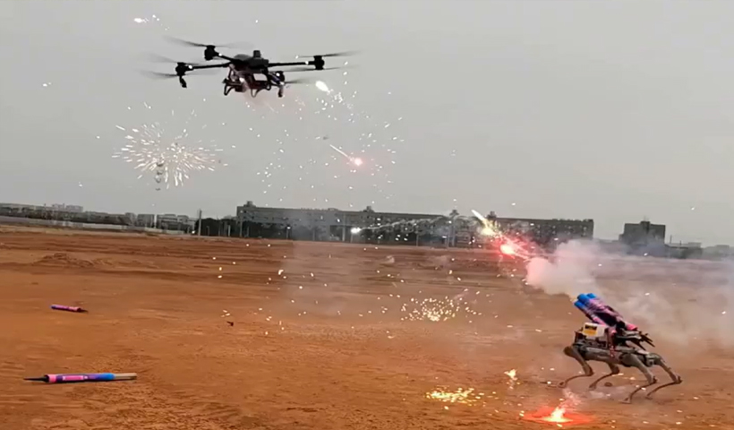 Brutal: perro robot y dron protagonizan una impresionante batalla con fuegos artificiales