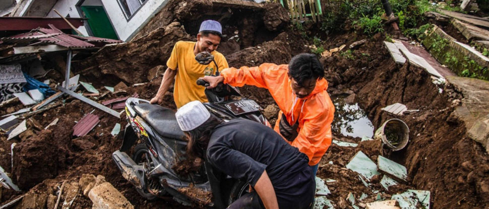 INDONESIA: Sube a 21 los fallecidos por un deslizamiento