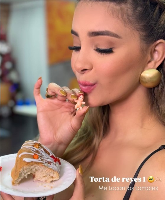 Irene Castillo se va a sacar los tamales; le salió el niño dios en la rosca de reyes
