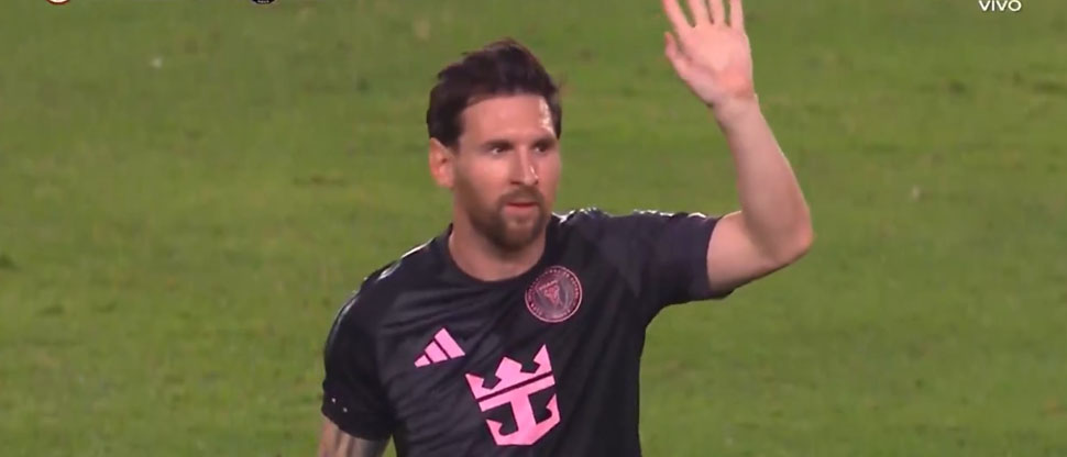 Así fue la ovación de los aficionados del Universitario e Perú a Messi tras ser sustituido