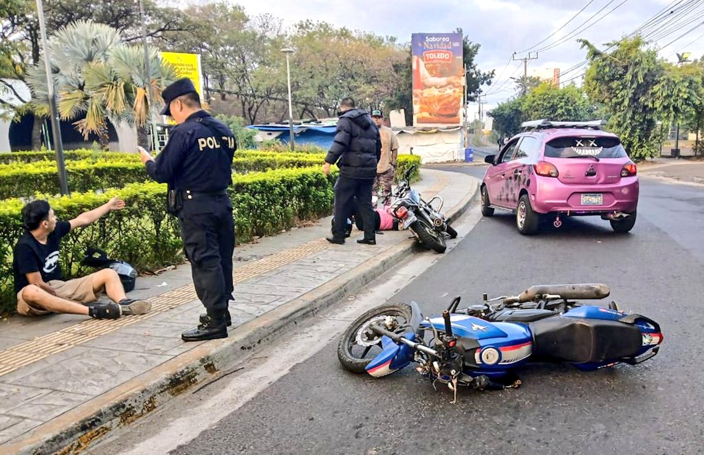 Choque entre motociclistas deja una mujer lesionada en Soyapango