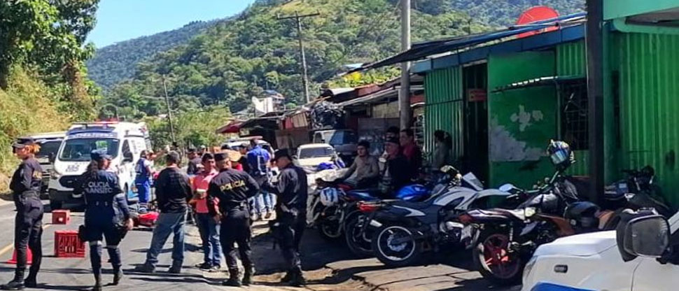  Auxilian a motociclista tras accidentarse en carretera antigua a Zacatecoluca