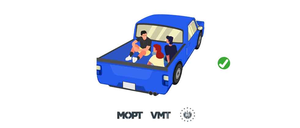 VMT confirma que sí pueden viajar personas en la parte trasera de un Pick Up