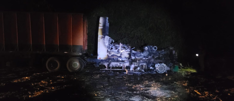 Hombre resulta con graves quemaduras tras incendiarse el cabezal de un tráiler en La Paz