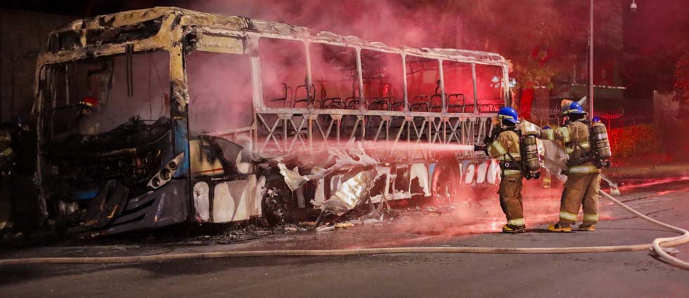 Esta fue la causa del incendio que redujo a cenizas un autobús de la R-29 en Soyapango