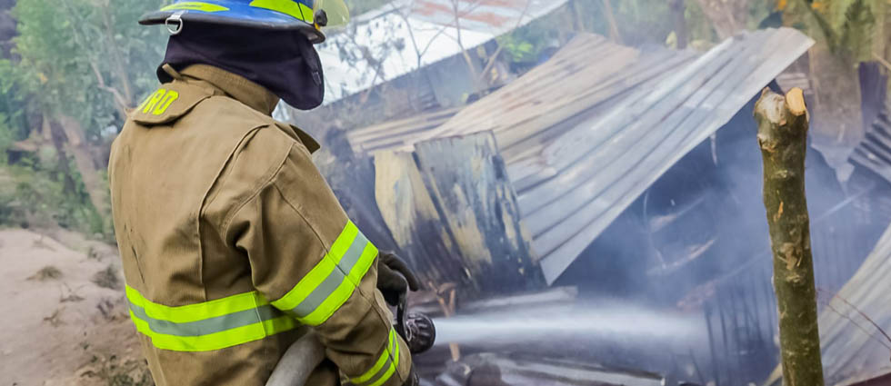 Sofocan incendio en humilde vivienda de Olocuilta
