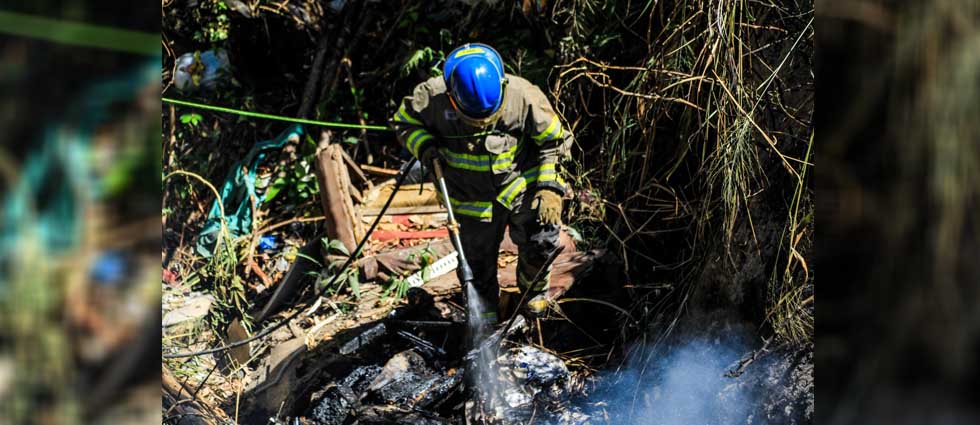 Sofocan incendio en predio con abundante maleza y desechos en Ciudad Delgado