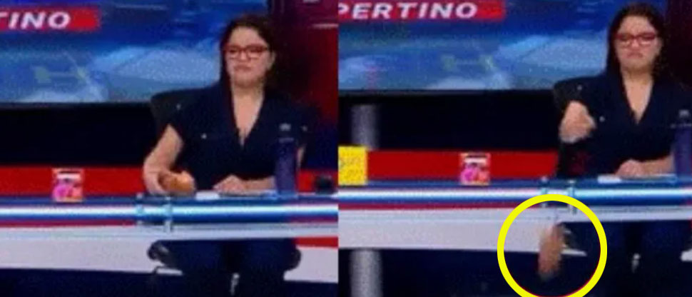 Presentadora de noticias arroja al piso, durante transmisión, un regaló que le envió un admirador