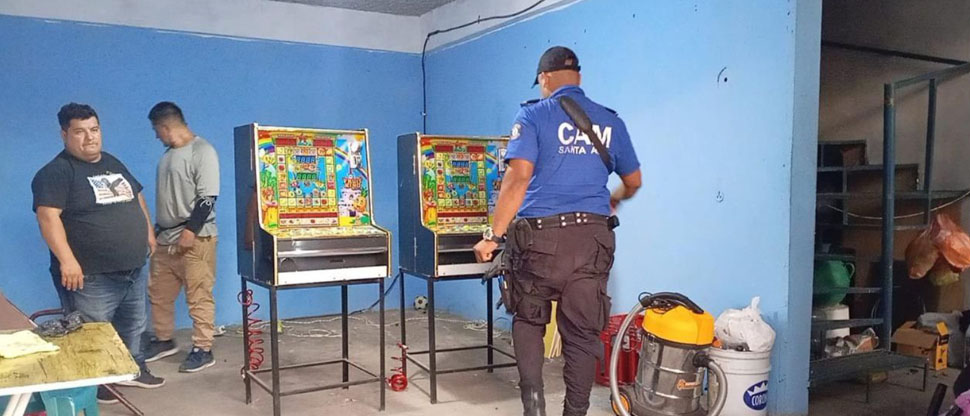 Decomisan máquinas de juegos de azar en Santa Ana