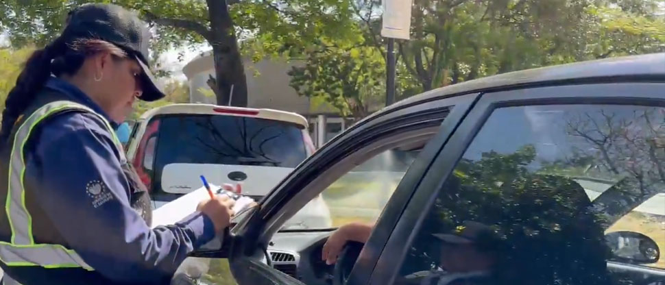 Sancionan a instructor por circular con carro sin distintivos de “alumno en aprendizaje”