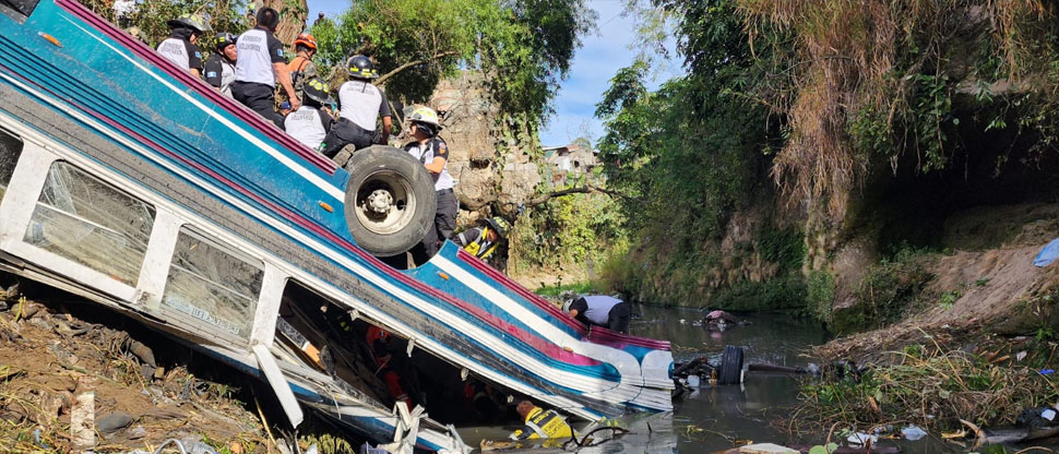 Esto es lo que recibirán familiares de fallecidos en bus accidentado en la calzada La Paz