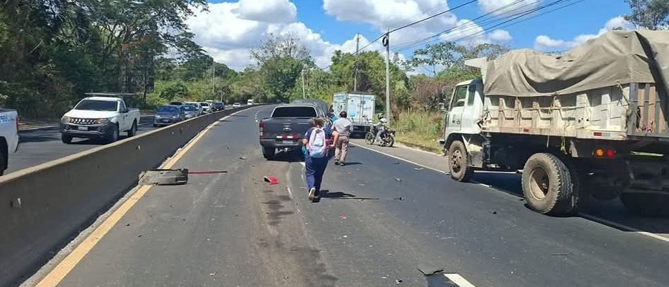 Accidente vial deja dos motociclistas lesionados en carretera Panamericana