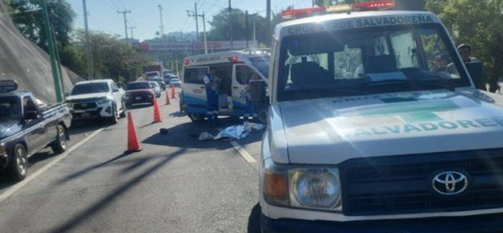 Mujer pierde la vida tras ser atropellada en autopista a Comalapa