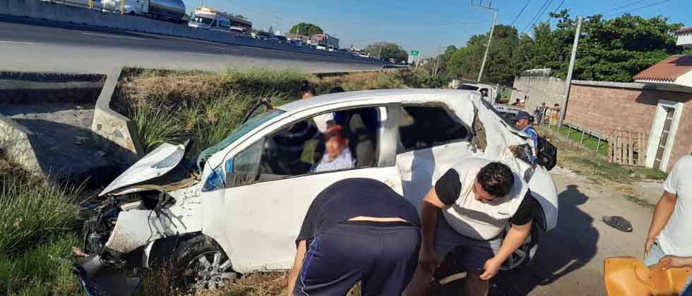 Al menos dos lesionados tras aparatoso choque
