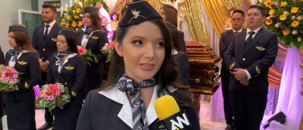 Funeraria ofrece su novedosa estrategia de las «Aeromozas de la muerte»