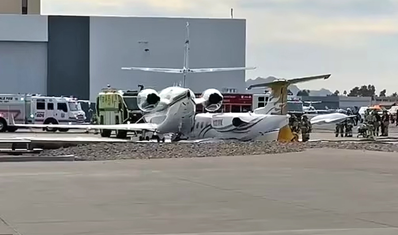 Avión se estrella contra jet en la pista del aeropuerto de Scottsdale, Arizona