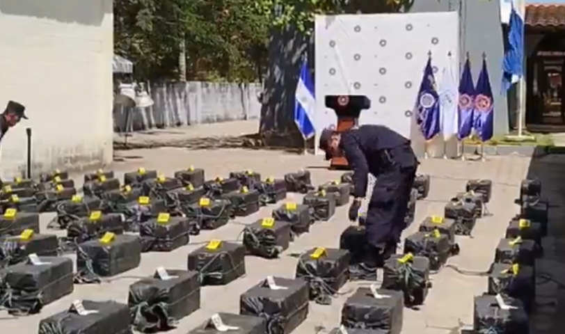 Presentan cargamento de droga incautado al suroeste de Bocana El Cordoncillo
