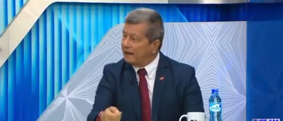 Manuel “Chino” Flores revela que FMLN está en quiebra económica
