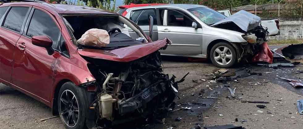 Reportan fuerte choque en carretera El Litoral