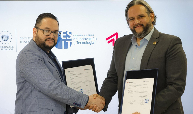 Secretaría de Innovación y Applaudo firman convenio para fortalecer el talento digital en el país
