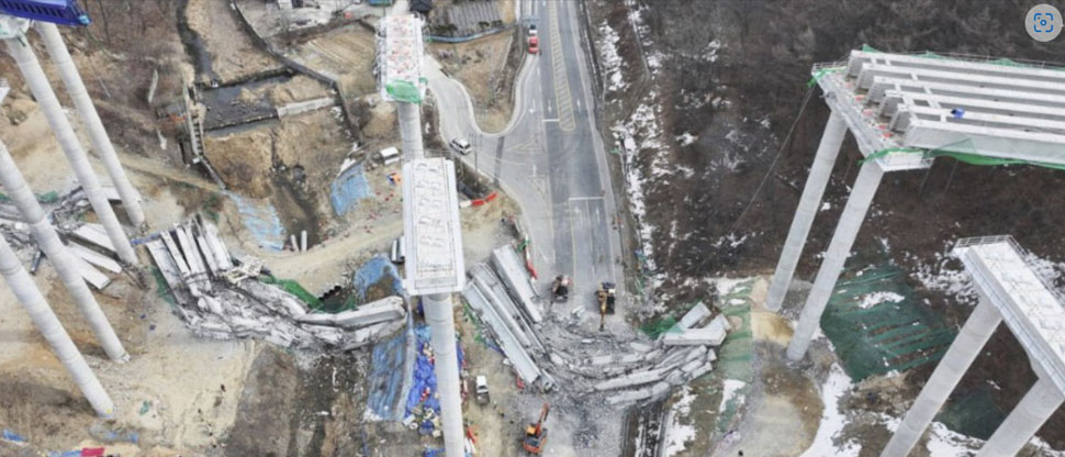 Corea del Sur: colapsa un puente y mueren cuatro personas