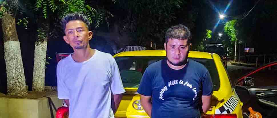 Arrestan a dos sujetos por robar un taxi en San Miguel