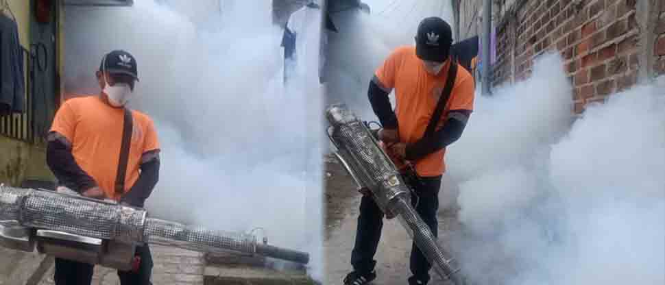 Realizan jornada de fumigación en la que benefician a 100 familias