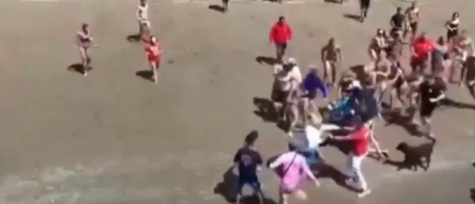 Competencia de guardavidas termina mal y se van a los golpes en playa de Argentina