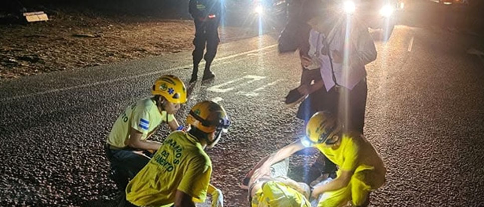 Auxilian a motociclista que sufrió fuerte accidente en Sonsonate