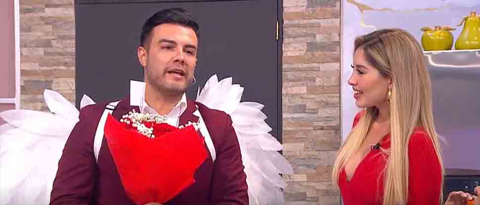 Cupido le lleva flores a Larissa Vega