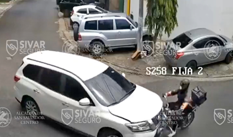 Imprudencia: conductor no respetar señal de Alto y provoca fuerte accidente