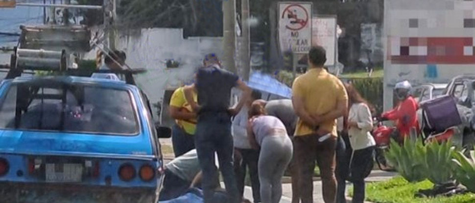 Auxilian a mujer que fue atropellada en avenida Masferrer, San Salvador