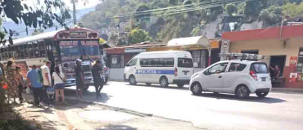 En menos 30 minutos reportan que otro busero de la ruta A atropella a una ancianita