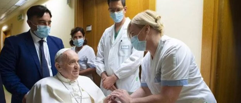 El papa Francisco sufre neumonía bilateral y su cuadro de salud es complejo