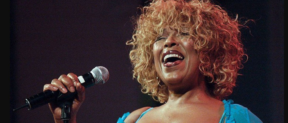 Muere Roberta Flack, la cantante del mítico tema «Killing me softly with his song»